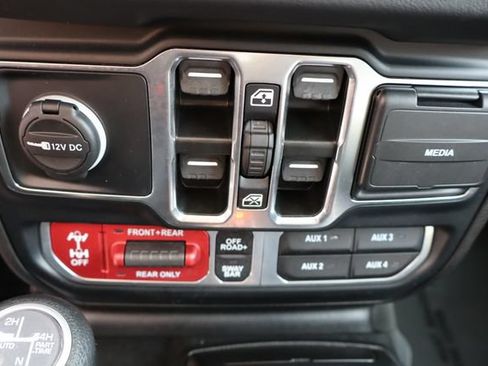 Used 2024 Jeep Wrangler Unlimited Rubicon 4xe AWD/4WD image 34