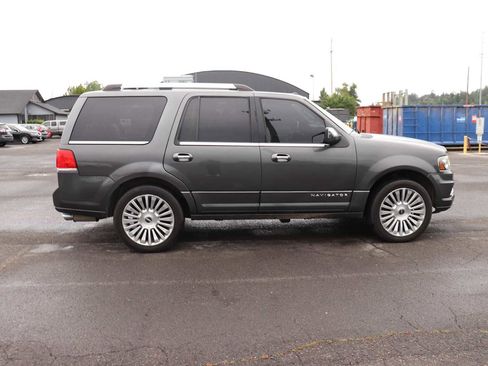 Used 2016 Lincoln Navigator Select AWD/4WD image 4