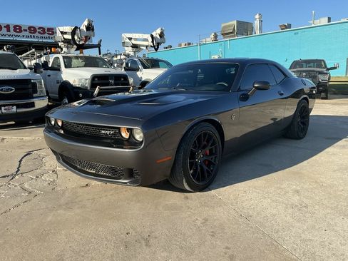 Used 2015 Dodge Challenger SRT Hellcat RWD image 2
