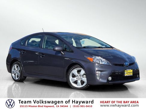 Used 2013 Toyota Prius Five w/ Advanced Technology Pkg FWD image 1