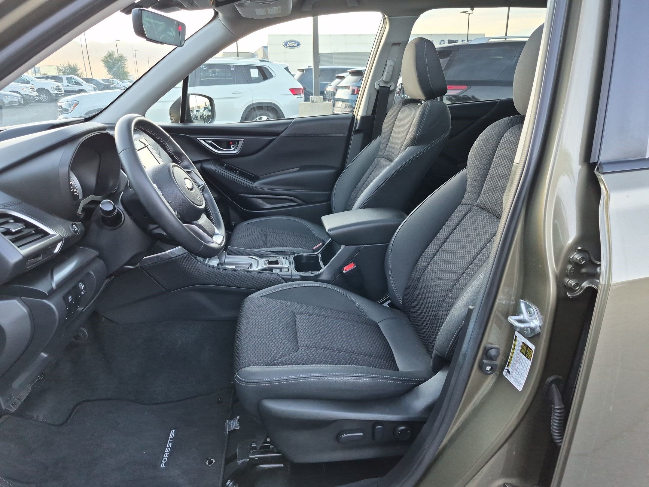 Used 2024 Subaru Forester Premium w/ Convenience Package AWD/4WD image 18