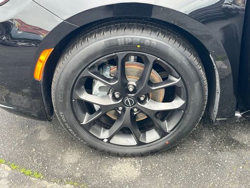 Used 2025 Chrysler Pacifica Limited image 32