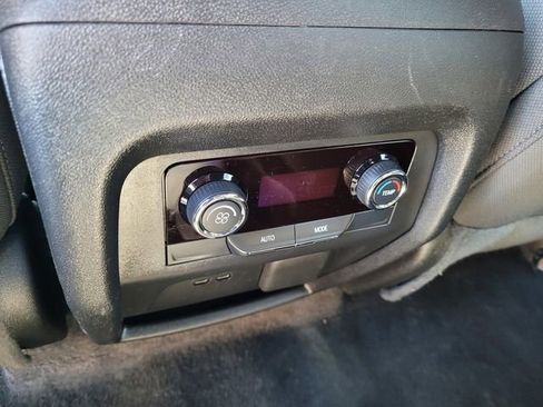 Used 2024 Chevrolet Traverse LT FWD image 11