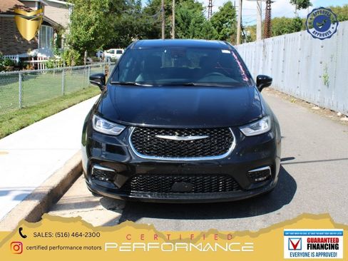 Used 2025 Chrysler Pacifica Select FWD image 1