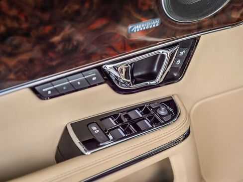 Used 2016 Jaguar XJ R-Sport RWD image 54