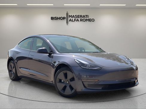 Used 2023 Tesla Model 3 Standard Range RWD image 1