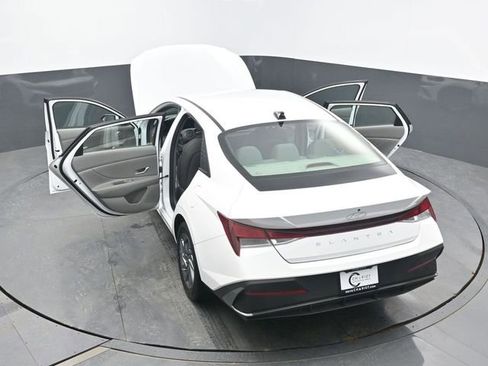 Used 2024 Hyundai Elantra SEL image 71