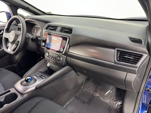 Used 2025 Nissan Leaf S image 13