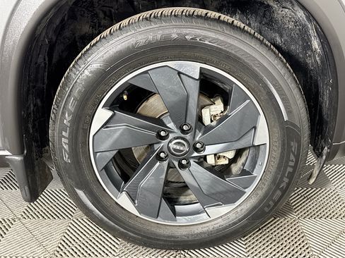 Used 2024 Nissan Rogue SV w/ SV Premium Package FWD image 30