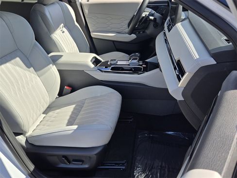 Used 2025 Mitsubishi Outlander SEL image 17