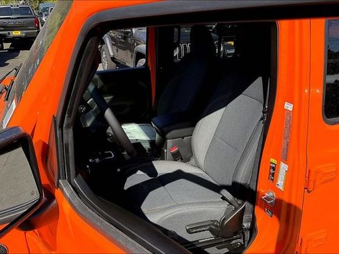 New 2025 Jeep Gladiator Sport image 10