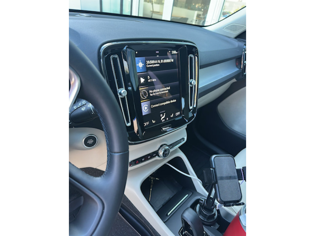 Used 2022 Volvo XC40 T5 Momentum w/ Premium Package AWD/4WD image 10