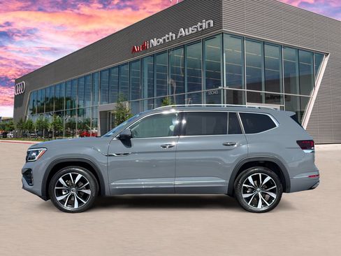 Used 2025 Volkswagen Atlas SEL Premium R-Line AWD/4WD image 4
