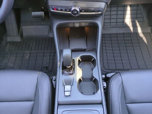 New 2025 Volvo XC40 B5 Core w/ Protection Package Premier image 18