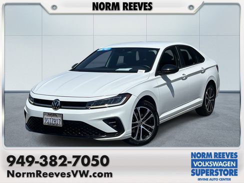 Used 2025 Volkswagen Jetta Sport FWD image 1