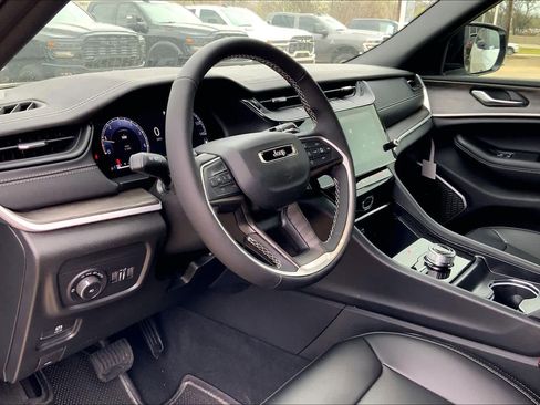 New 2026 Jeep Grand Cherokee L Limited w/ Limited Altitude Package AWD/4WD image 8