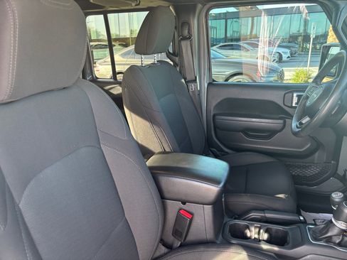 Used 2022 Jeep Gladiator Sport image 19
