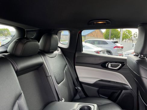 Used 2025 Jeep Compass Limited image 38