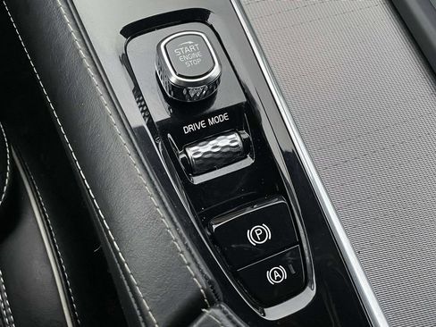 Used 2020 Volvo XC90 T8 R-Design image 22