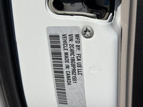 Used 2023 Chrysler Pacifica Touring-L FWD image 39