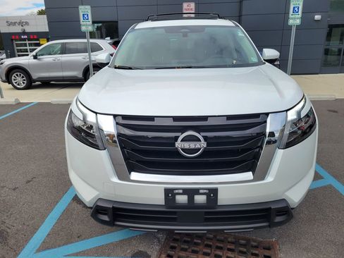 New 2025 Nissan Pathfinder SV w/ SV Premium Package image 11