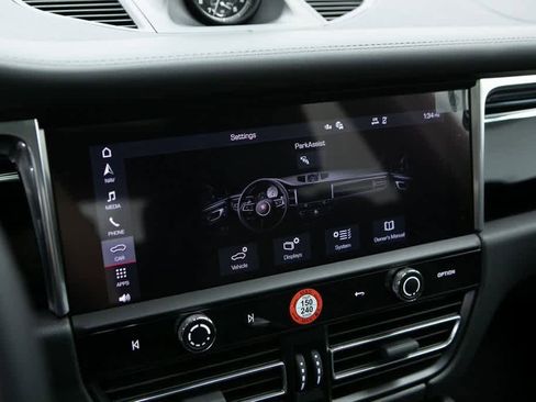 Certified 2025 Porsche Macan image 26