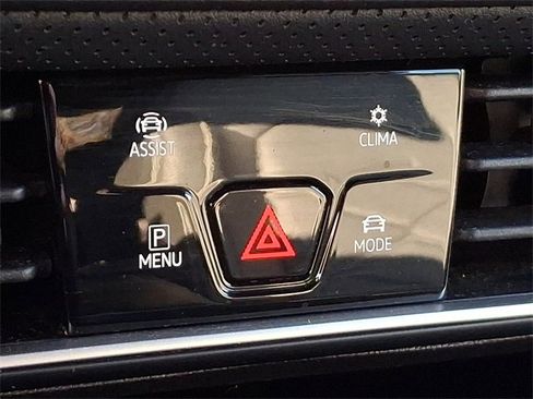 Used 2024 Volkswagen Atlas Cross Sport SE image 15