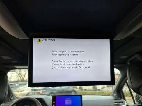 Used 2025 Toyota Sienna Platinum image 19