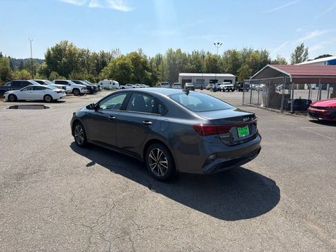 Used 2024 Kia Forte LXS FWD image 9