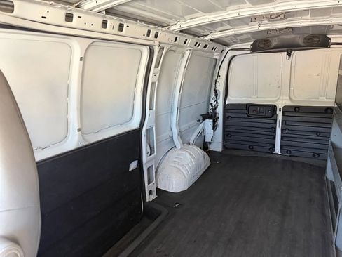 Used 2017 Chevrolet Express 2500 RWD image 26