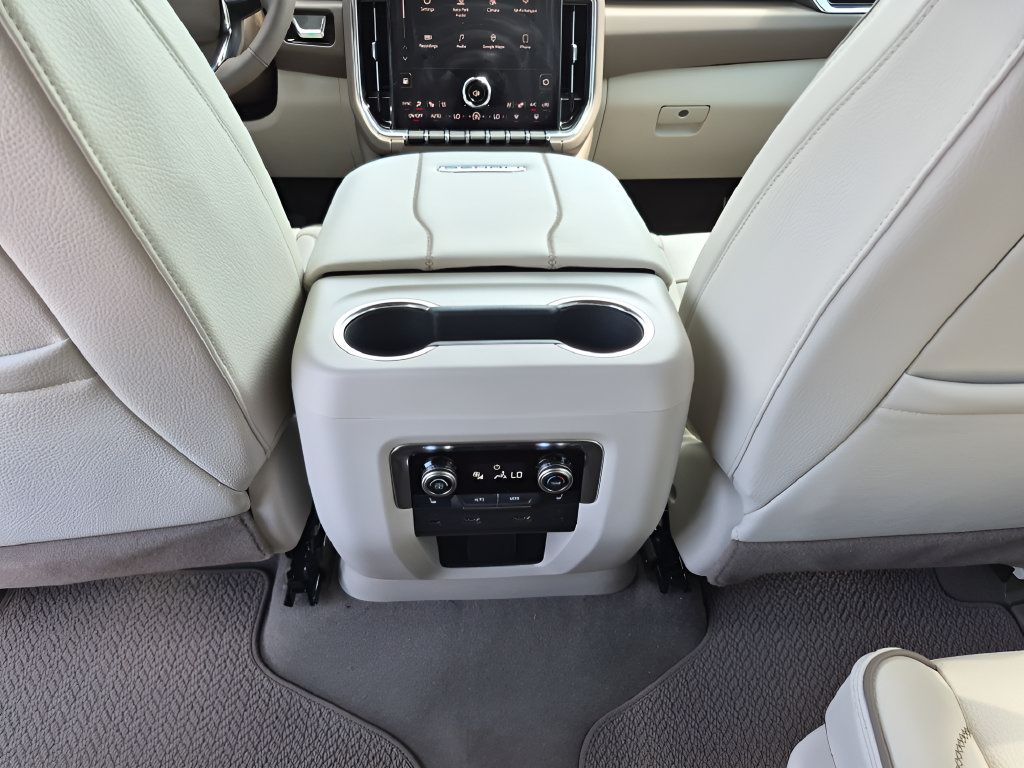 New 2026 GMC Yukon Denali w/ Denali Reserve Package AWD/4WD image 29