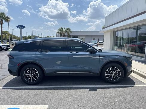 Used 2025 Lincoln Nautilus Premier AWD/4WD image 2