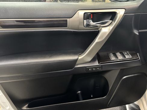 Used 2018 Lexus GX 460 image 9
