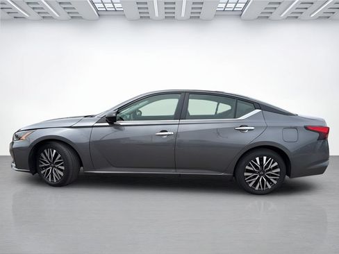 Used 2025 Nissan Altima 2.5 SV FWD image 4