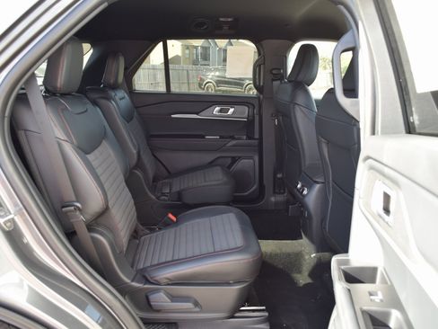 New 2026 Ford Explorer ST-Line w/ ST-Line Street Pack image 24