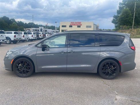 Used 2025 Chrysler Pacifica Limited FWD image 5