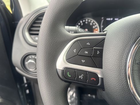 Certified 2023 Jeep Renegade Latitude image 19