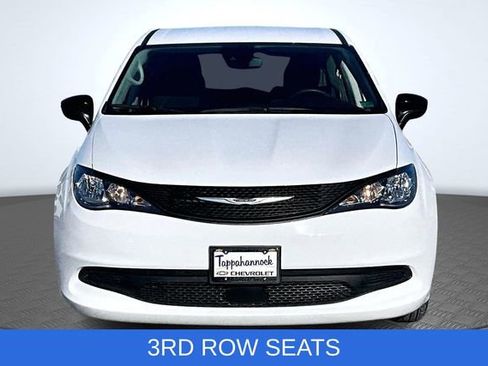 Used 2024 Chrysler Voyager LX image 2