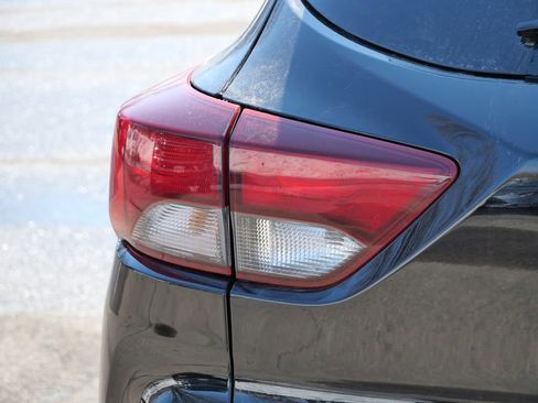 Used 2023 Chevrolet TrailBlazer LT w/ Convenience Package image 9