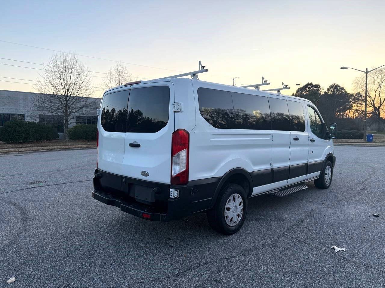 Used 2015 Ford Transit 350 XLT RWD image 5