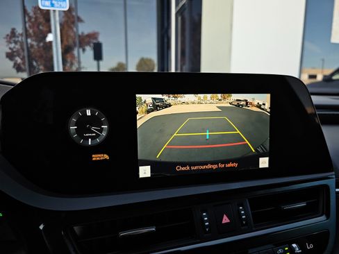 Used 2025 Lexus ES 350 w/ Accessory Package (Z2) image 30