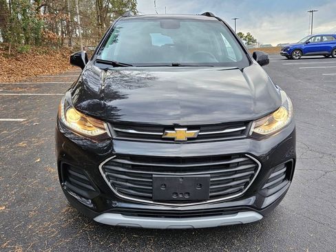Used 2020 Chevrolet Trax LT w/ LT Convenience Package image 2