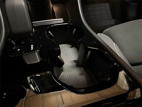 Used 2023 Volvo XC40 Recharge Ultimate w/ Protection Package Premier image 47