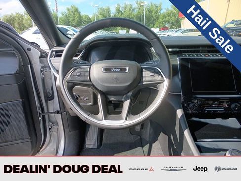 Used 2023 Jeep Grand Cherokee Altitude image 14