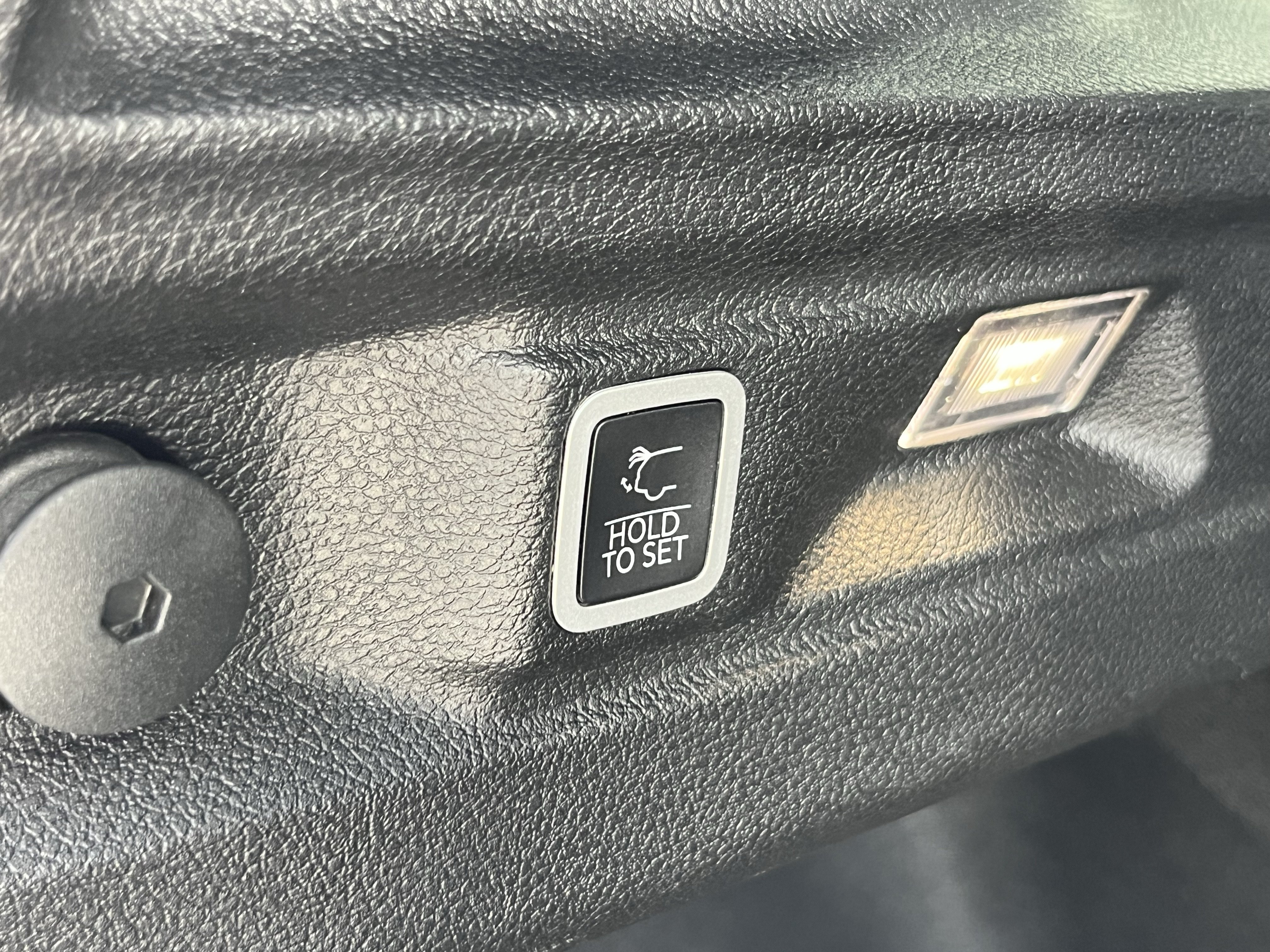 Used 2023 Jeep Grand Cherokee L Laredo AWD/4WD image 8