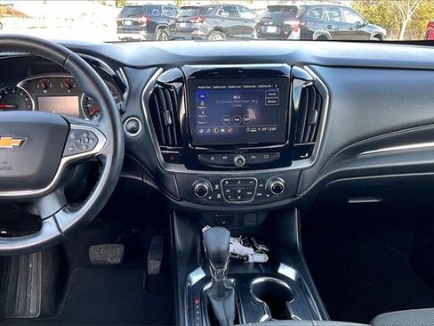 Used 2023 Chevrolet Traverse LT image 16