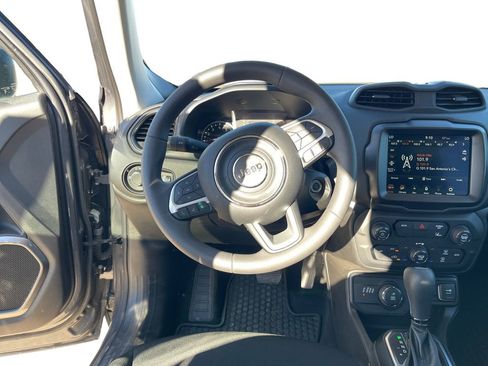 Used 2023 Jeep Renegade Latitude image 12