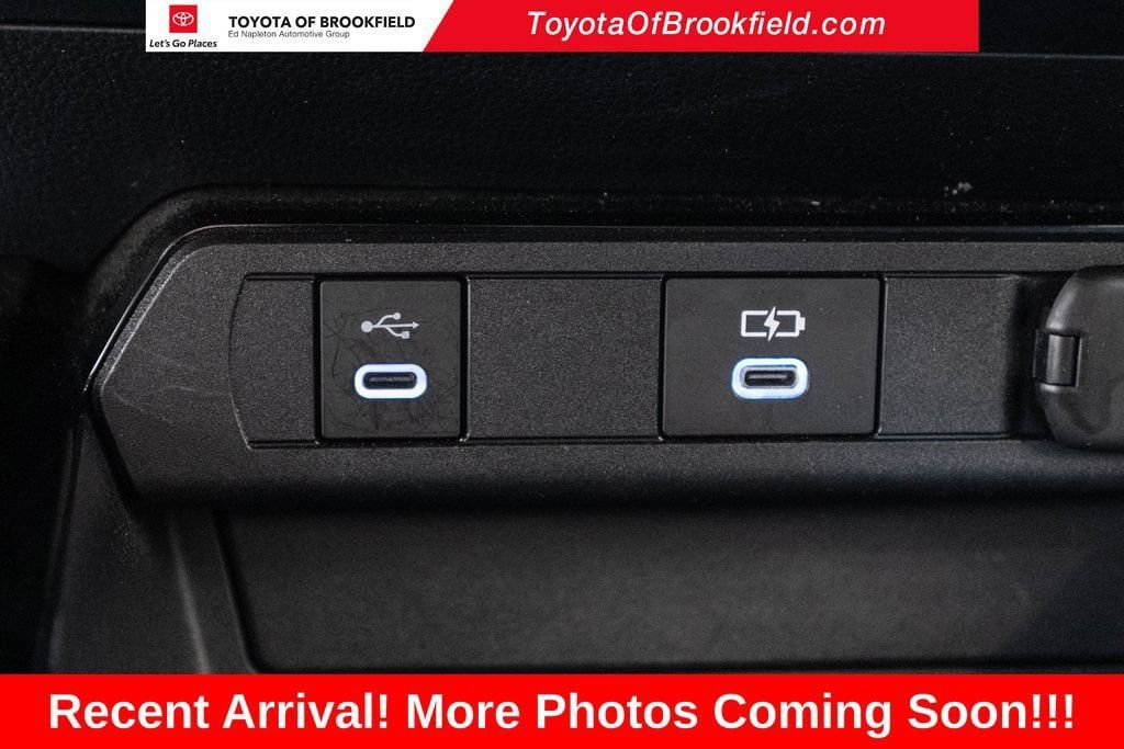 Used 2025 Toyota Prius LE FWD image 23
