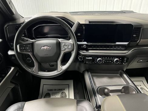 Used 2025 Chevrolet Silverado 2500 ZR2 w/ Technology Package image 4