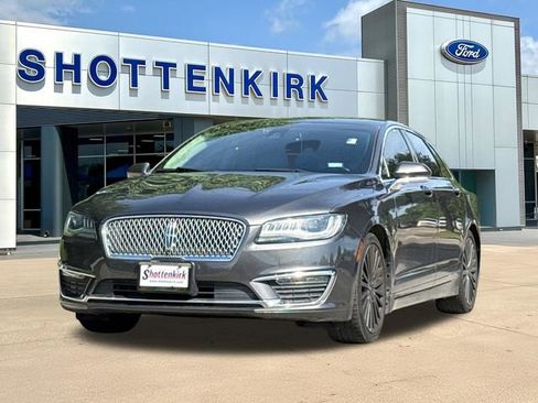 Used 2018 Lincoln MKZ Reserve w/ Climate Package FWD image 3